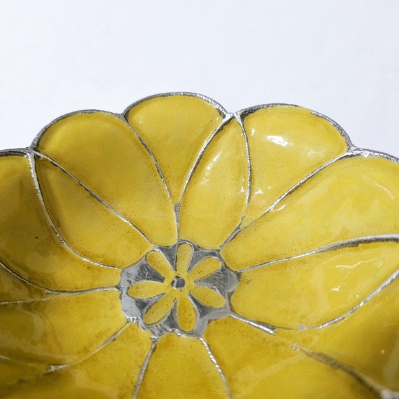 Yellow flower enamel trinket dish bowl silvertone metal - Picture 4 of 8